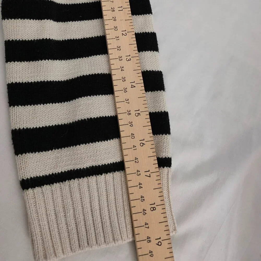 H&M women's Cardigan crewneck sweater, size Large. - Picture 8 of 9